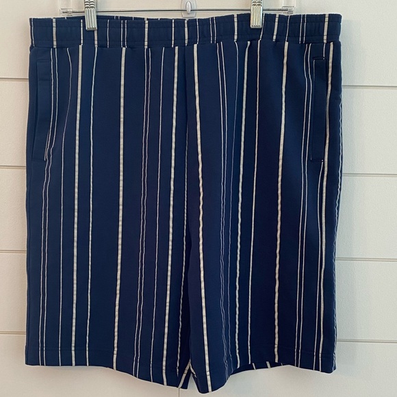 The Upside mens size 34 Bermuda board short Nautical pull on stripped preppy - Picture 1 of 8